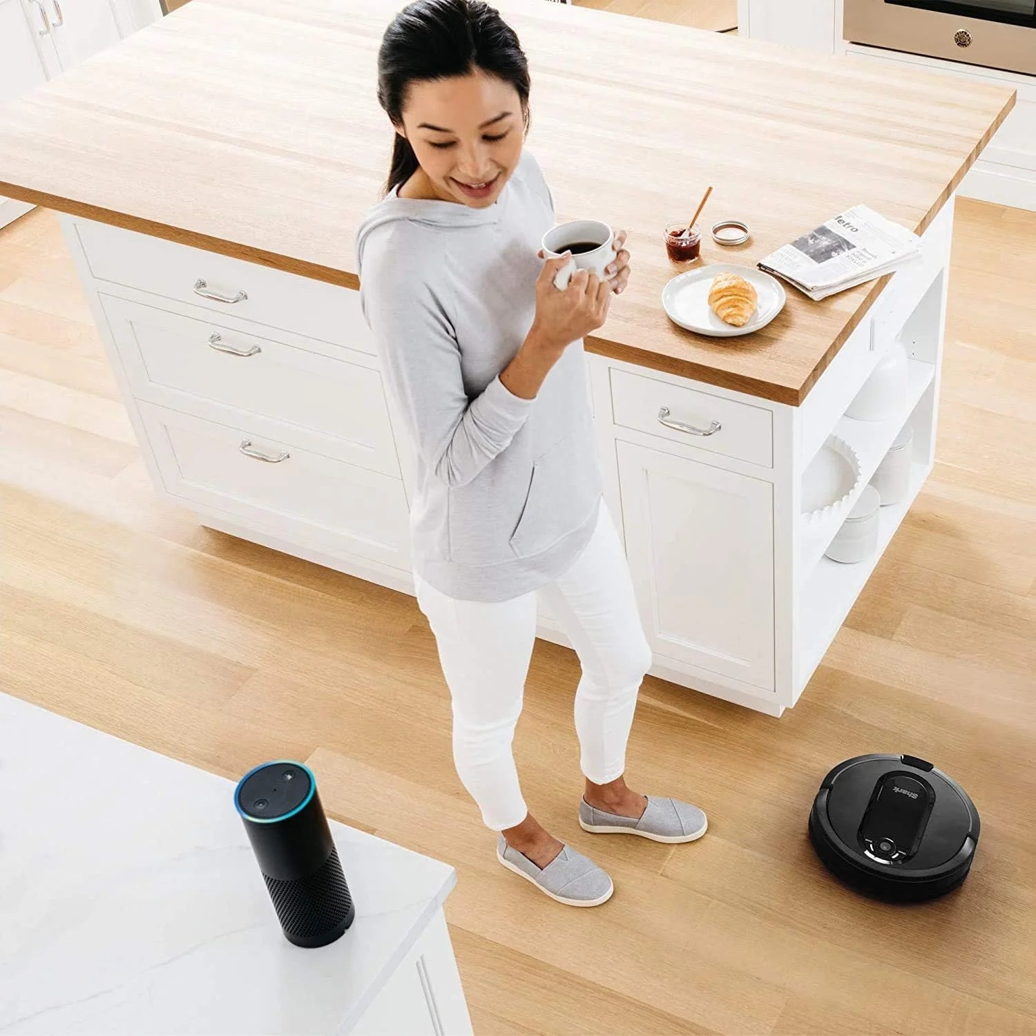 Robotic vacuum cleaner Voice Control Robot Vacuum with Matrix Clean Navigation, Home Mapping, 60-Day Capacity, XL Self-Empty Base for Homes with Pets, Carpet & Hard Floors